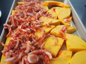 Sinkonta - Rick Stein's Baked Pumpkin with Sun Dried Tomato Paste & Crispy Onions