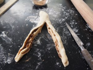 Cinnamon Raisin Buns