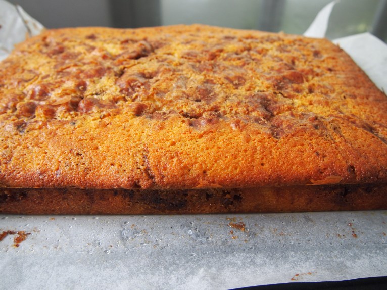 Donna Hay One Bowl Tray Cake