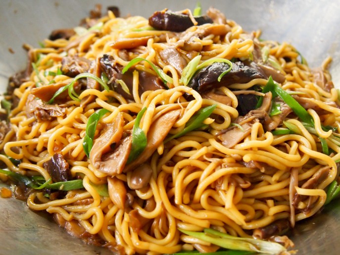 Stir Fried Mushrooms & Noodles